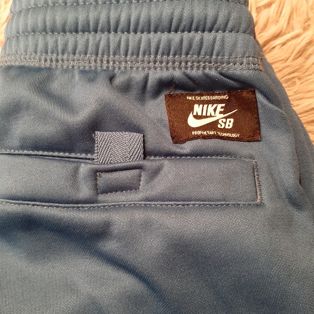 Nike SB Track Pants Size Small (8-10 Years) - Picture 8 of 8